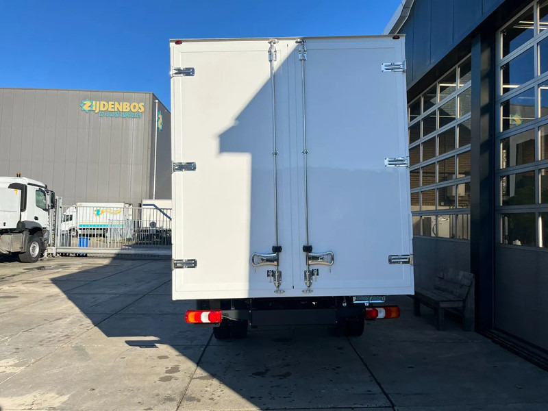 Mercedes-Benz Accelo 915 4x2 Closed Cargo Truck - بصندوق مغلق شاحنة: صور 5 Mercedes-Benz Accelo 915 4x2 Closed Cargo Truck - بصندوق مغلق شاحنة: صور 5