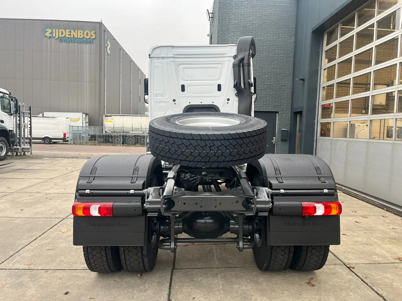 Mercedes-Benz Actros 2045 S 4x2 Tractor Head - شاحنة جرار: صور 5 Mercedes-Benz Actros 2045 S 4x2 Tractor Head - شاحنة جرار: صور 5