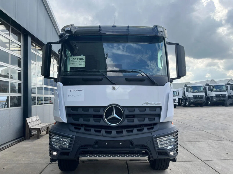 Mercedes-Benz Arocs 3340 6x6 Water Tank Truck - شاحنة صهريج: صور 5 Mercedes-Benz Arocs 3340 6x6 Water Tank Truck - شاحنة صهريج: صور 5