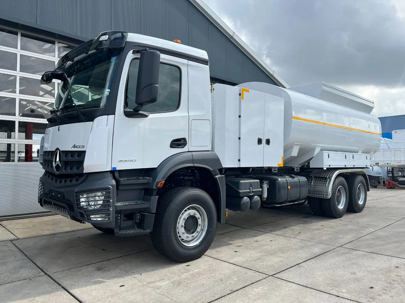 Mercedes-Benz Arocs 4040 6x6 Water Tank Truck - شاحنة صهريج: صور 1 Mercedes-Benz Arocs 4040 6x6 Water Tank Truck - شاحنة صهريج: صور 1