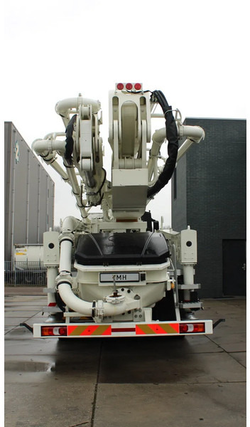 Mercedes-Benz Arocs 4140 8x4 Sany SY43 Concrete pump Build by Putzmeister - مضخة خرسانة: صور 4 Mercedes-Benz Arocs 4140 8x4 Sany SY43 Concrete pump Build by Putzmeister - مضخة خرسانة: صور 4