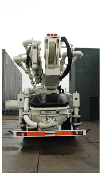 Mercedes-Benz Arocs 4140 8x4 Sany SY43 Concrete pump Build by Putzmeister - مضخة خرسانة: صور 4 Mercedes-Benz Arocs 4140 8x4 Sany SY43 Concrete pump Build by Putzmeister - مضخة خرسانة: صور 4