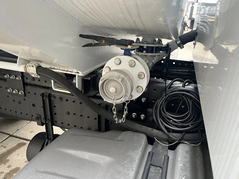 شاحنة صهريج جديد Mercedes-Benz Axor 3344 6x4 Water Tank Truck: صور 14 شاحنة صهريج جديد Mercedes-Benz Axor 3344 6x4 Water Tank Truck: صور 14