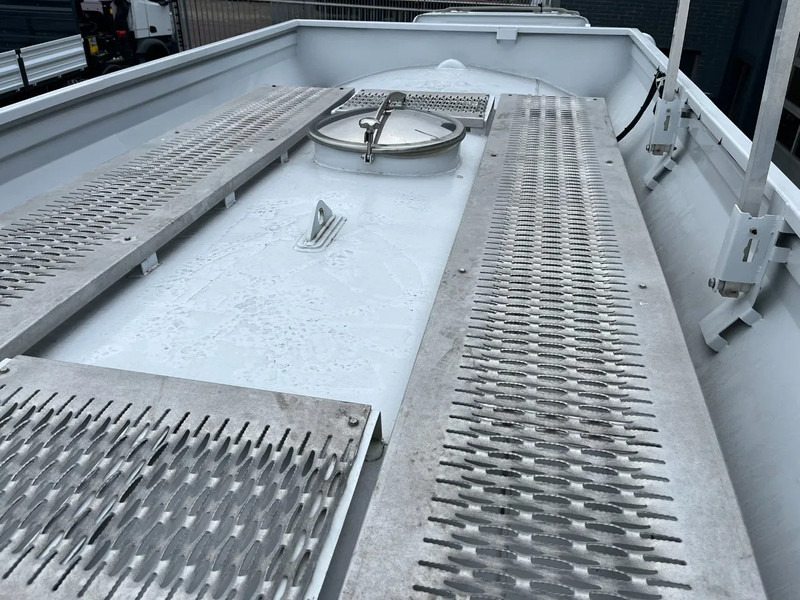 شاحنة صهريج جديد Mercedes-Benz Axor 3344 6x4 Water Tank Truck: صور 20 شاحنة صهريج جديد Mercedes-Benz Axor 3344 6x4 Water Tank Truck: صور 20