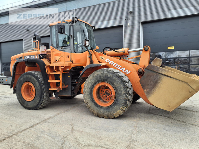 Doosan DL300 - اللودر بعجل: صور 1 Doosan DL300 - اللودر بعجل: صور 1