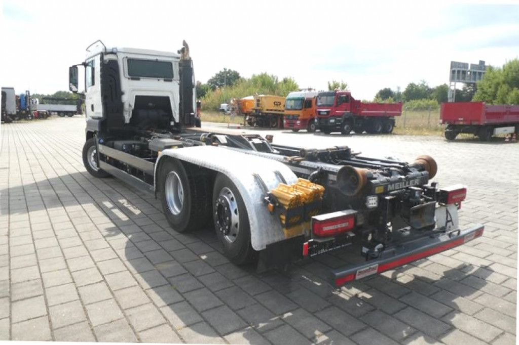 MAN TG-S 26.420/6x2 Abrollkipper - شاحنة ذات الخطاف: صور 4 MAN TG-S 26.420/6x2 Abrollkipper - شاحنة ذات الخطاف: صور 4
