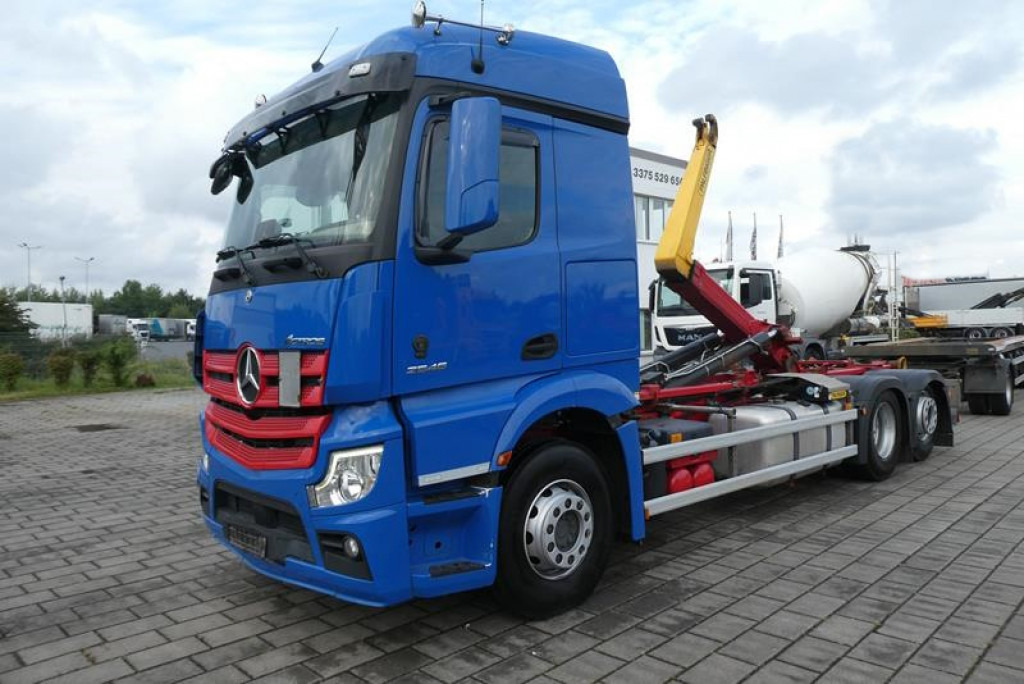 MERCEDES-BENZ Actros neu 2546 L 6x2 Abrollkipper Lenk-Lift Achse - شاحنة ذات الخطاف: صور 1 MERCEDES-BENZ Actros neu 2546 L 6x2 Abrollkipper Lenk-Lift Achse - شاحنة ذات الخطاف: صور 1
