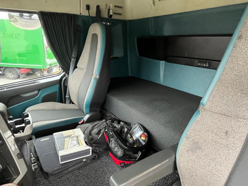 VOLVO (S) Truck FM 420 6x2 Pritsche Heckkran 27m t,Funk,Jib ,E6 - شاحنات مسطحة, شاحنة كرين: صور 3 VOLVO (S) Truck FM 420 6x2 Pritsche Heckkran 27m t,Funk,Jib ,E6 - شاحنات مسطحة, شاحنة كرين: صور 3