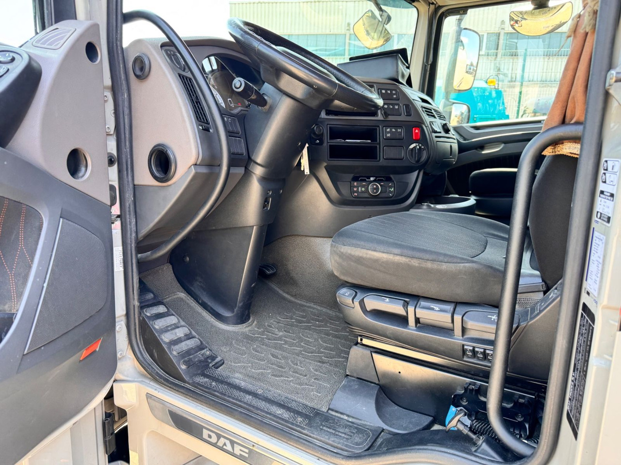 DAF XF 480 FT 4x2 SSC Low Deck Standklima ZF-Intard - شاحنة جرار: صور 4 DAF XF 480 FT 4x2 SSC Low Deck Standklima ZF-Intard - شاحنة جرار: صور 4