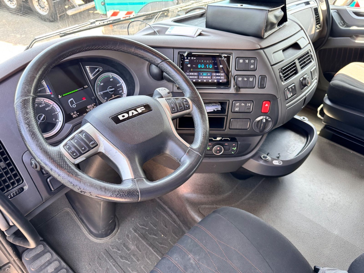 DAF XF 480 FT 4x2 SSC Low Deck Standklima ZF-Intard - شاحنة جرار: صور 5 DAF XF 480 FT 4x2 SSC Low Deck Standklima ZF-Intard - شاحنة جرار: صور 5