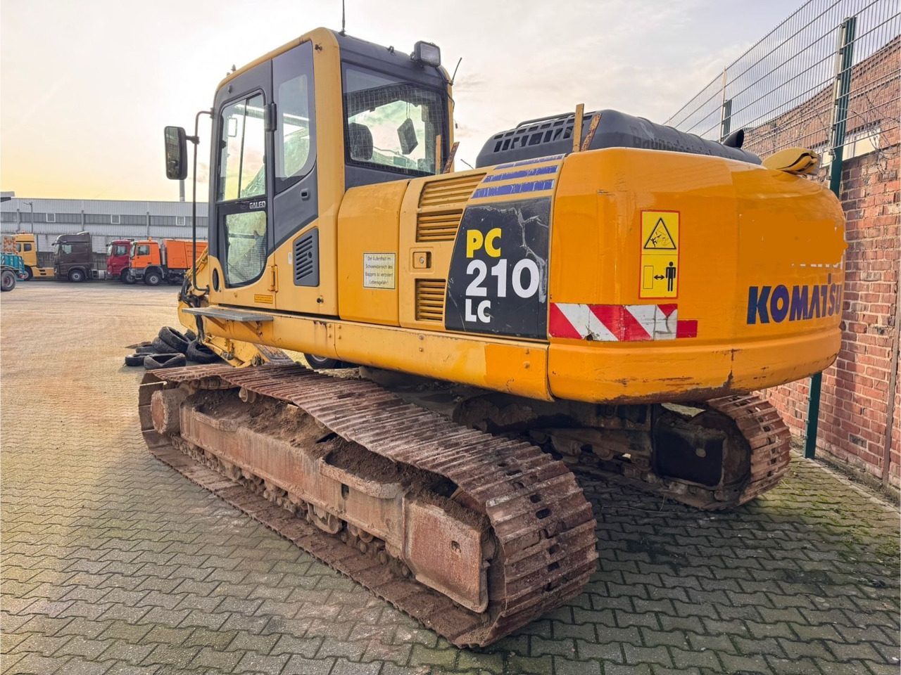 Komatsu PC 210 LCD-8 - حفارات زحافة: صور 2 Komatsu PC 210 LCD-8 - حفارات زحافة: صور 2