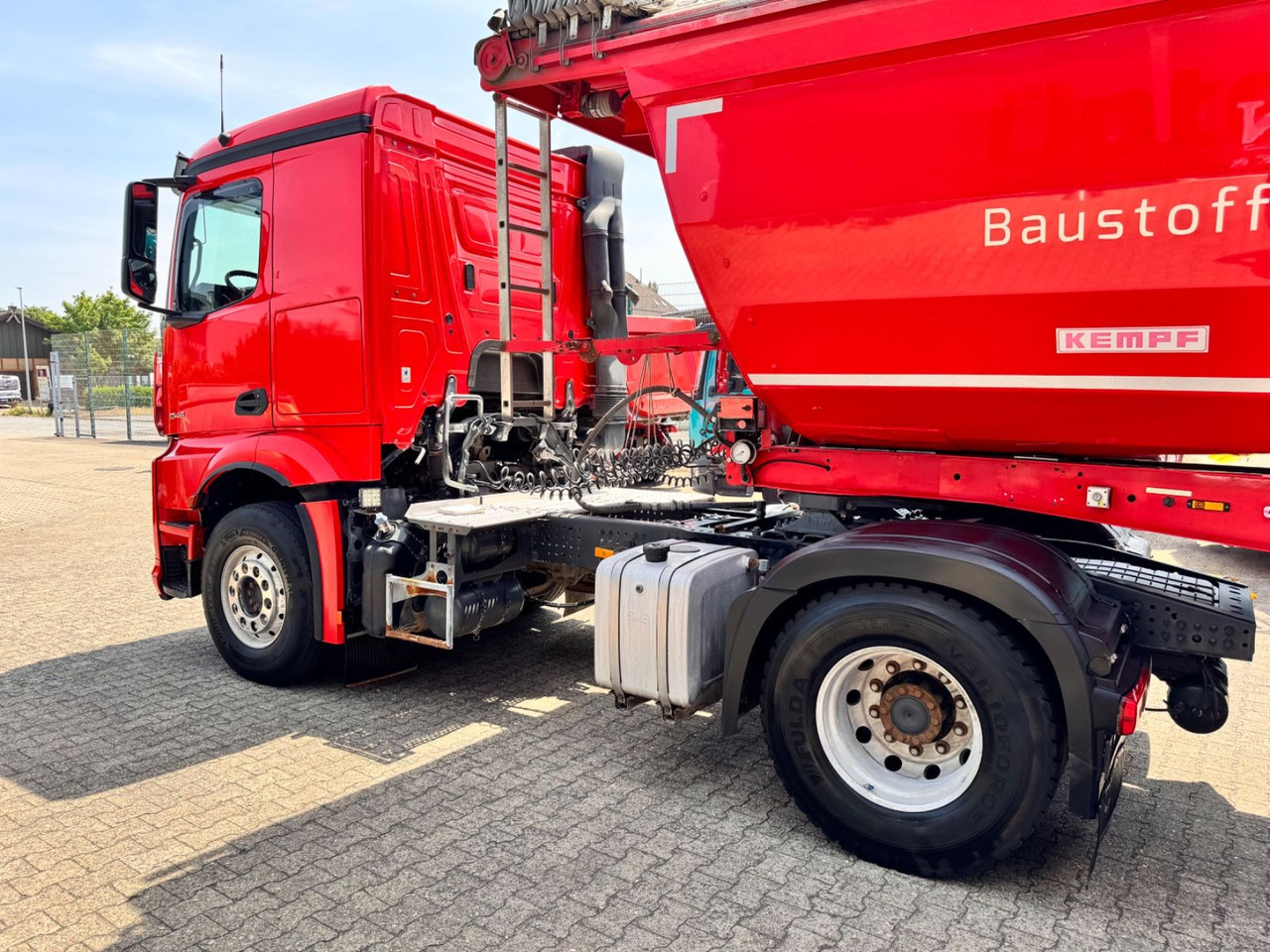 Mercedes-Benz 1846 Actros LS Kipphydraulik Alcoa TÜV NEU - شاحنة جرار: صور 3 Mercedes-Benz 1846 Actros LS Kipphydraulik Alcoa TÜV NEU - شاحنة جرار: صور 3