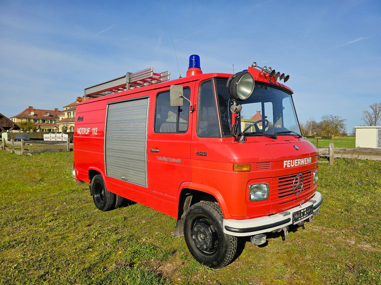 Mercedes-Benz 409 Feuerwehr Oldtimer Eventfahrzeug Traumauto - الشاحنات الصغيرة: صور 1 Mercedes-Benz 409 Feuerwehr Oldtimer Eventfahrzeug Traumauto - الشاحنات الصغيرة: صور 1