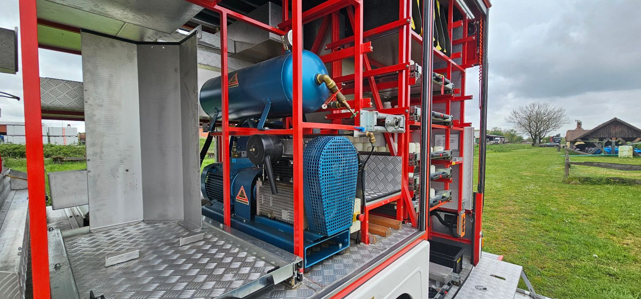 شاحنة Mercedes-Benz Feuerwehr 4 Sitzer Klima SK1827 V6 Traumzustand: صور 10