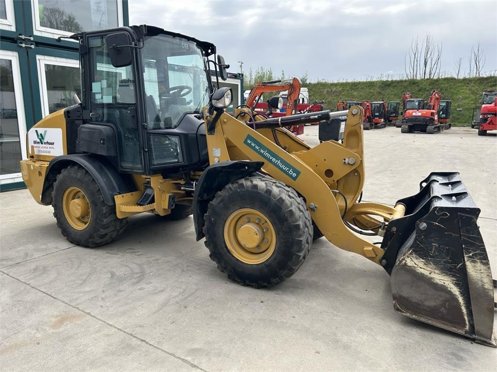 CAT 906M (8758)  - لودر مفصلي صغير: صور 3 CAT 906M (8758)  - لودر مفصلي صغير: صور 3