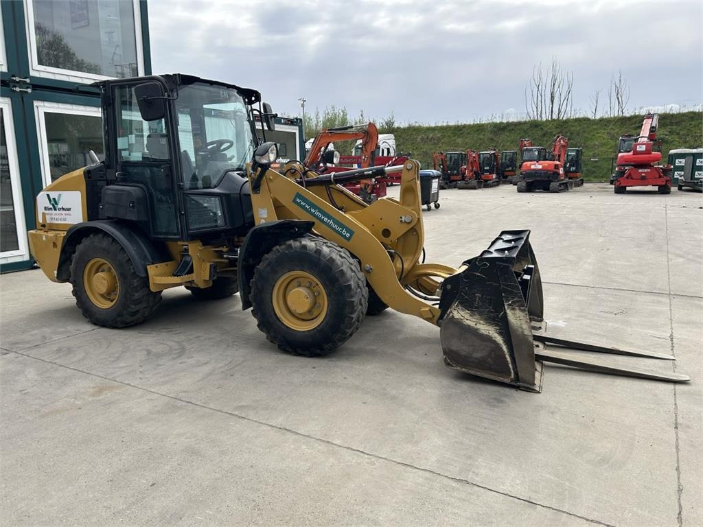 CAT 906M (8758)  - لودر مفصلي صغير: صور 2 CAT 906M (8758)  - لودر مفصلي صغير: صور 2
