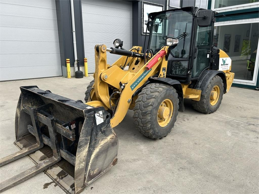 CAT 906M (8758)  - لودر مفصلي صغير: صور 4 CAT 906M (8758)  - لودر مفصلي صغير: صور 4