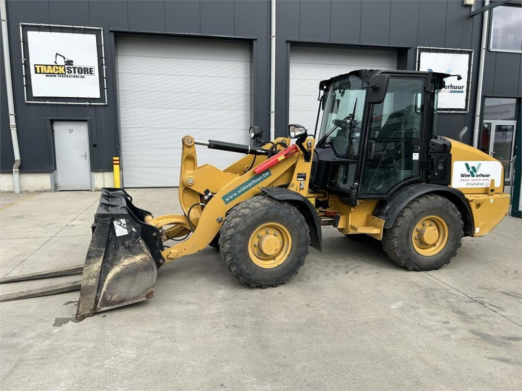 CAT 906M (8758)  - لودر مفصلي صغير: صور 1 CAT 906M (8758)  - لودر مفصلي صغير: صور 1