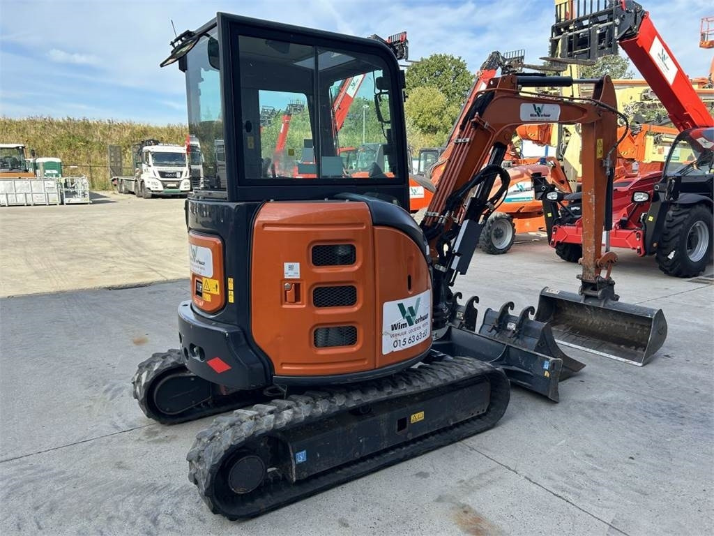 Hitachi ZX33U-6 (7740) - حفارة مصغرة: صور 5 Hitachi ZX33U-6 (7740) - حفارة مصغرة: صور 5