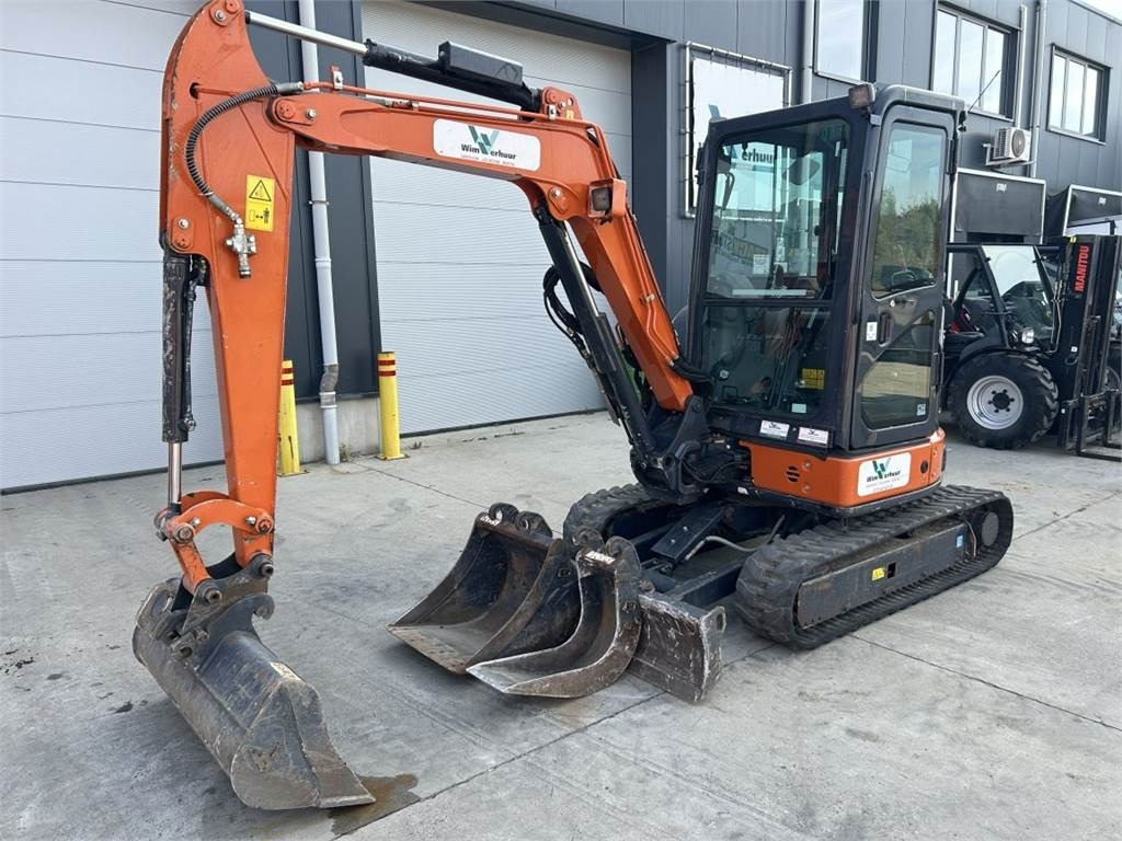 Hitachi ZX33U-6 (7740) - حفارة مصغرة: صور 2 Hitachi ZX33U-6 (7740) - حفارة مصغرة: صور 2