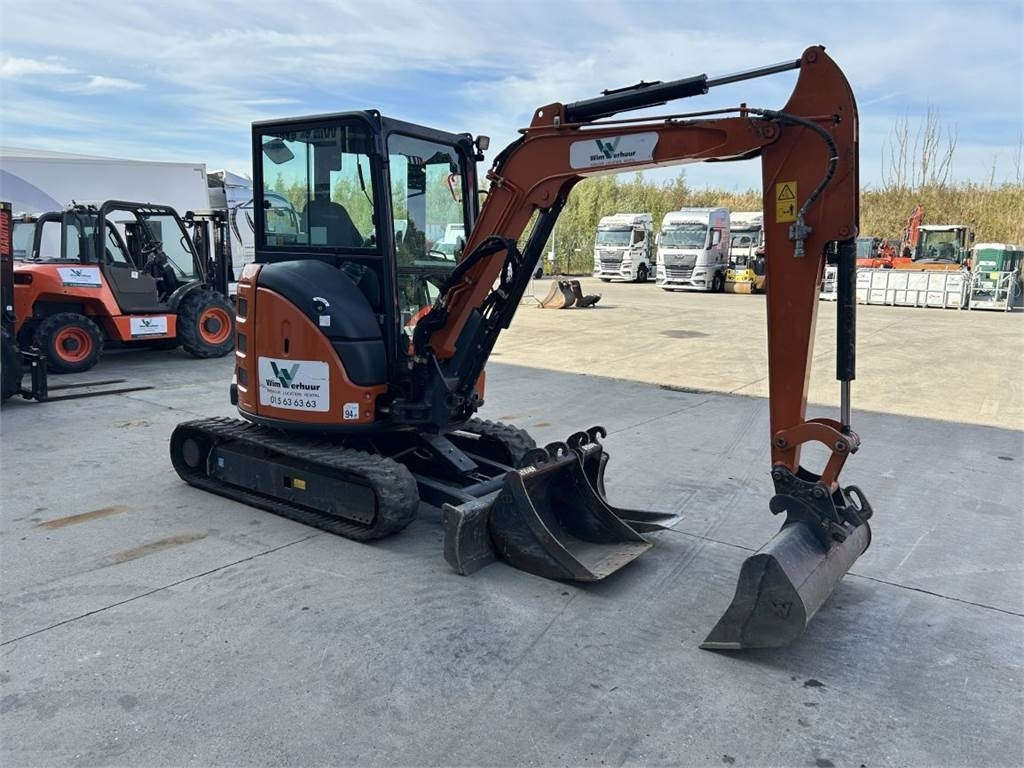 Hitachi ZX33U-6 (7740) - حفارة مصغرة: صور 4 Hitachi ZX33U-6 (7740) - حفارة مصغرة: صور 4