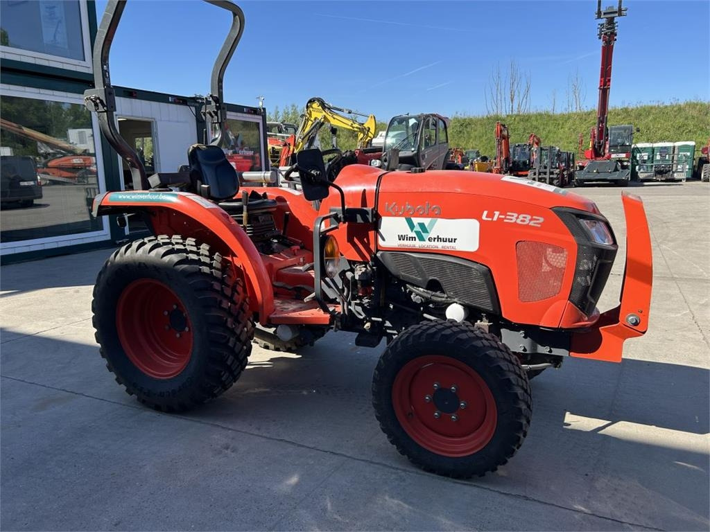 Kubota L1-382 (5283)  - جرارات البلدية: صور 4 Kubota L1-382 (5283)  - جرارات البلدية: صور 4