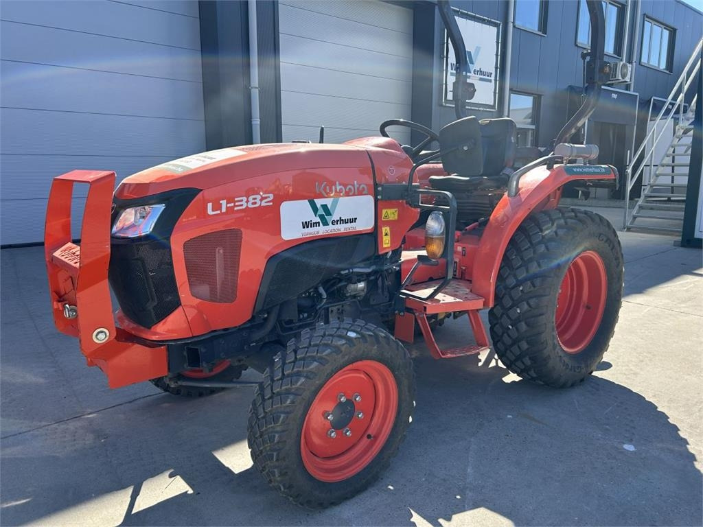 Kubota L1-382 (5283)  - جرارات البلدية: صور 2 Kubota L1-382 (5283)  - جرارات البلدية: صور 2