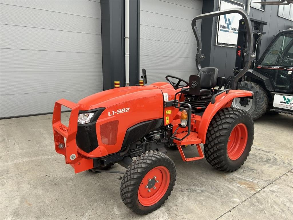 Kubota L1-382 (7325) - جرارات البلدية: صور 1 Kubota L1-382 (7325) - جرارات البلدية: صور 1