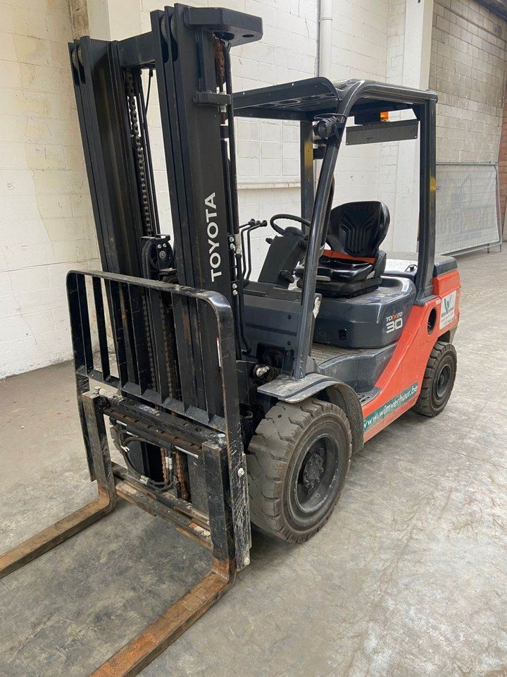 Toyota 52-8FDF30 (6317) - رافعة شوكية ديزل: صور 5 Toyota 52-8FDF30 (6317) - رافعة شوكية ديزل: صور 5