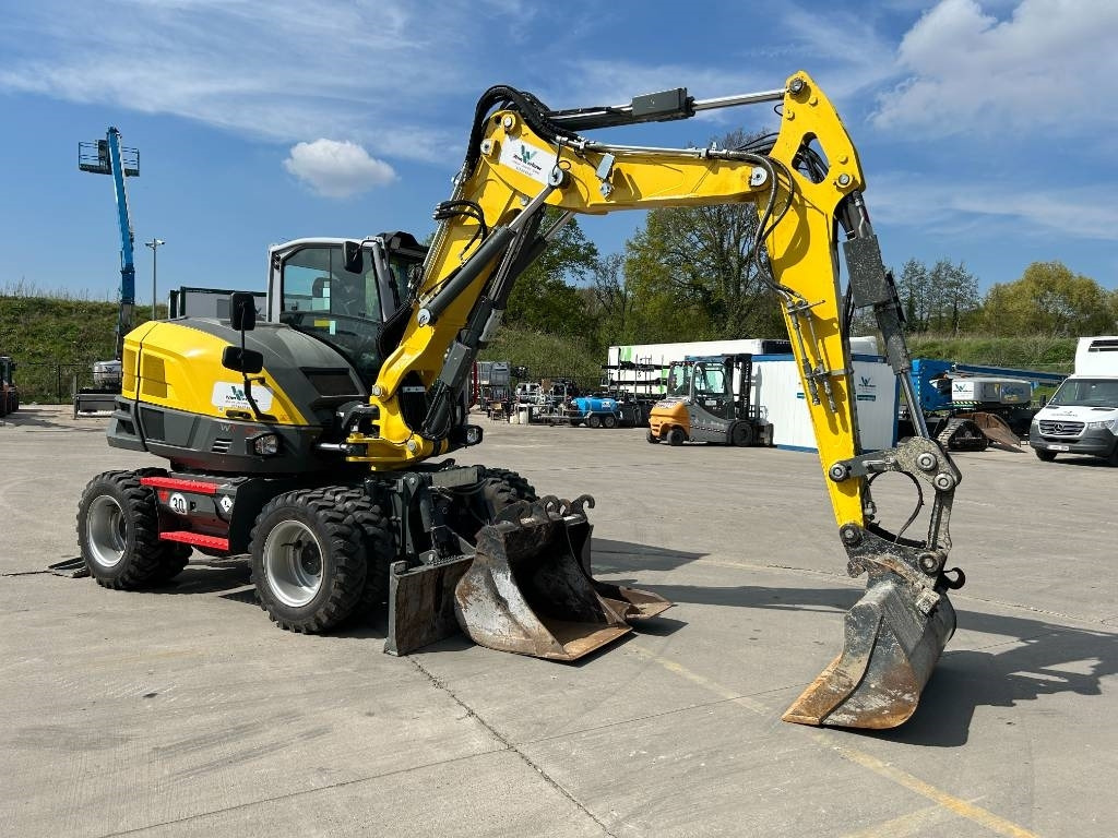 Wacker Neuson EW 100 - حفارة على عجلات: صور 4 Wacker Neuson EW 100 - حفارة على عجلات: صور 4