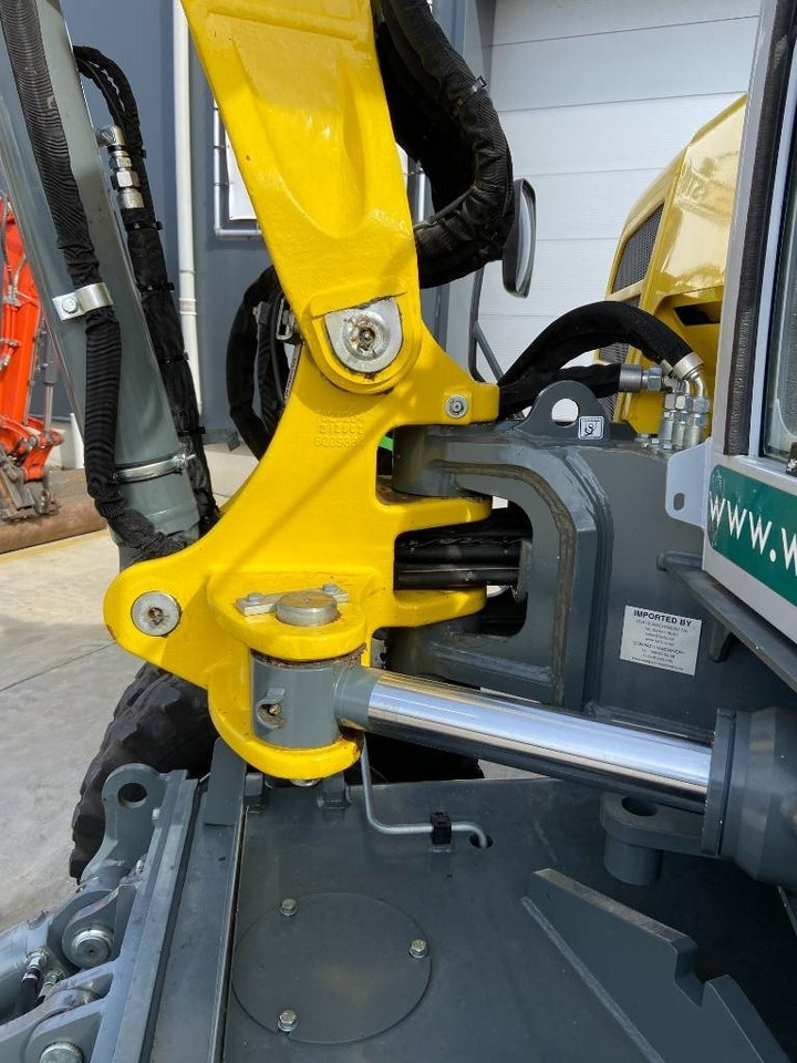 حفارة على عجلات Wacker Neuson EW 100: صور 13