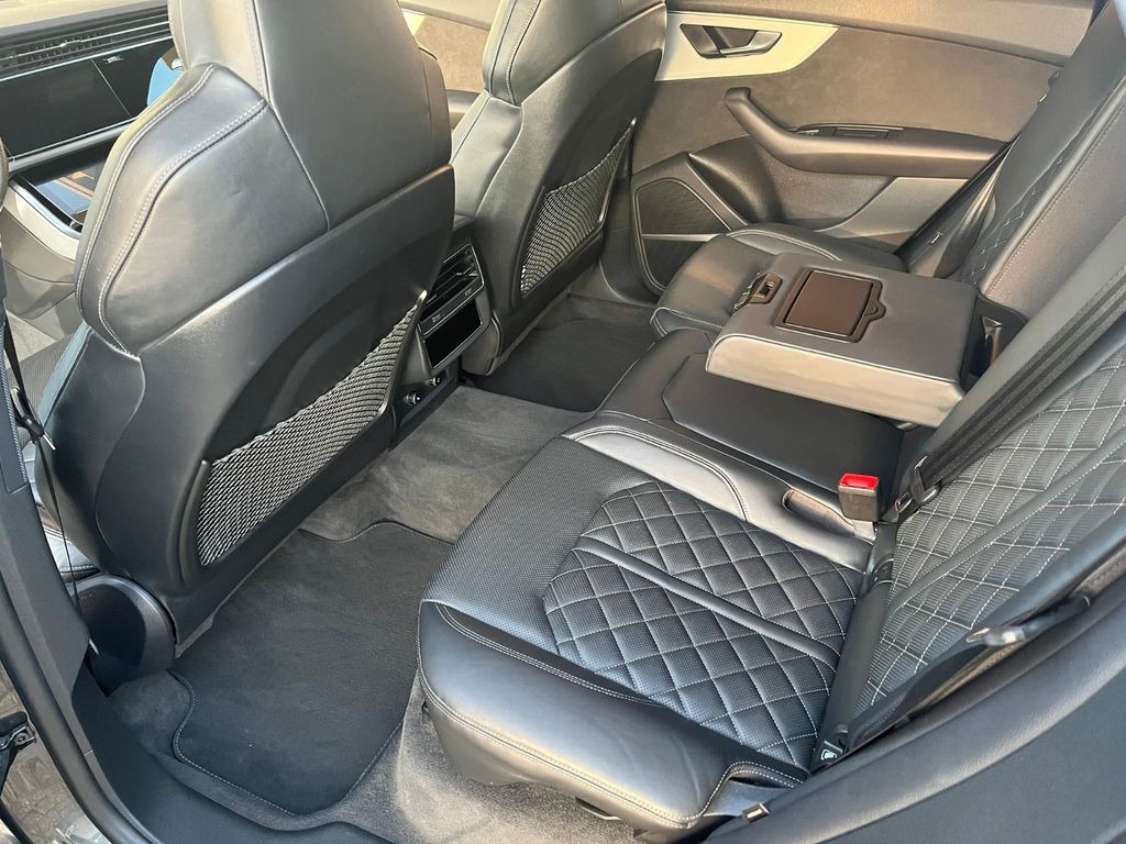 Audi Q8 50 TDI quattro tiptronic 22 Zoll*3xSline*Pano Audi Q8 50 TDI quattro tiptronic 22 Zoll*3xSline*Pano - سيارة دفع رباعي: صور 4 Audi Q8 50 TDI quattro tiptronic 22 Zoll*3xSline*Pano Audi Q8 50 TDI quattro tiptronic 22 Zoll*3xSline*Pano - سيارة دفع رباعي: صور 4