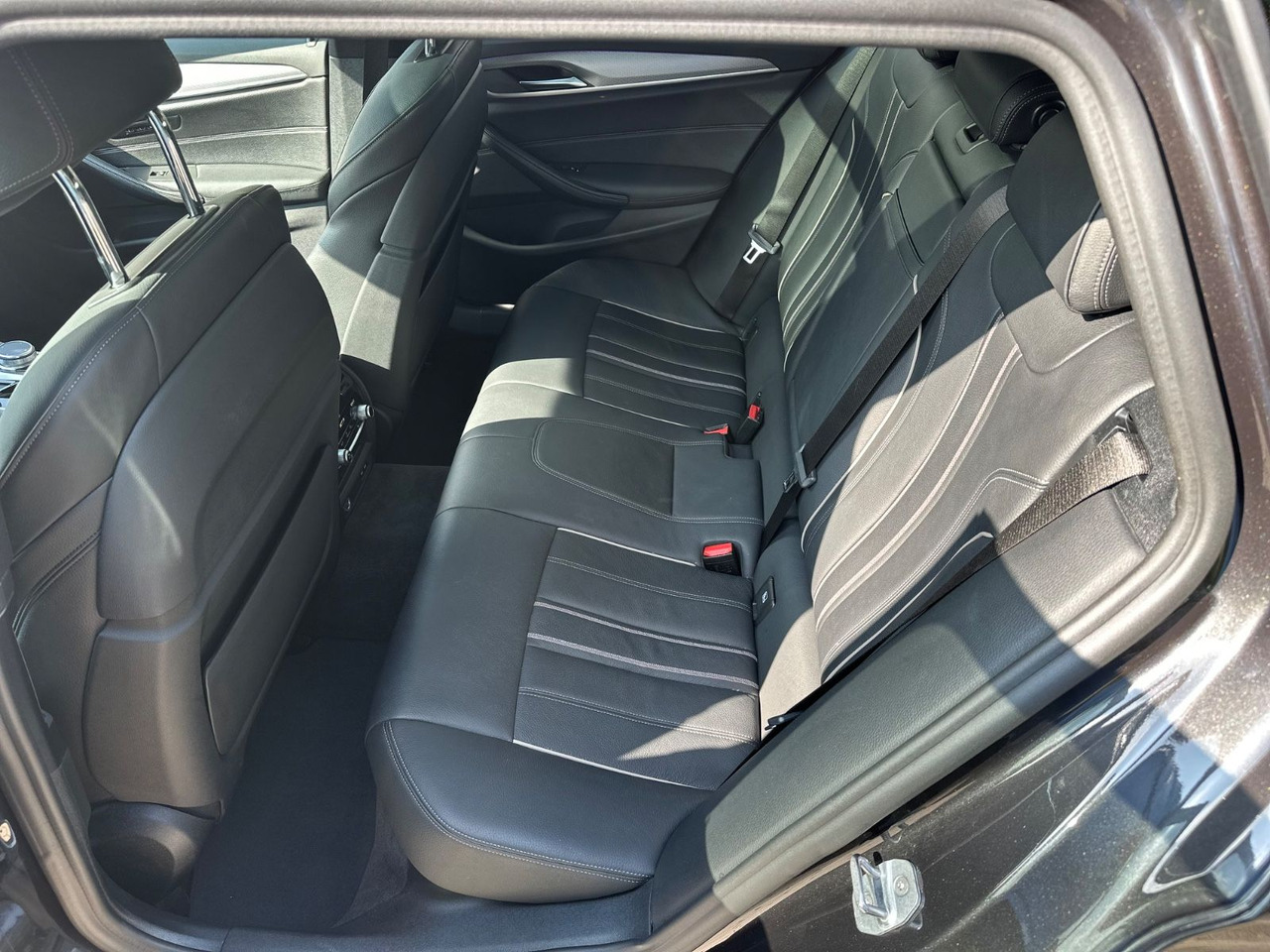 BMW M 540d xD Touring A*M Sport*HuD*20 Zoll*Pano*LED - سيارة ستيشن: صور 4 BMW M 540d xD Touring A*M Sport*HuD*20 Zoll*Pano*LED - سيارة ستيشن: صور 4
