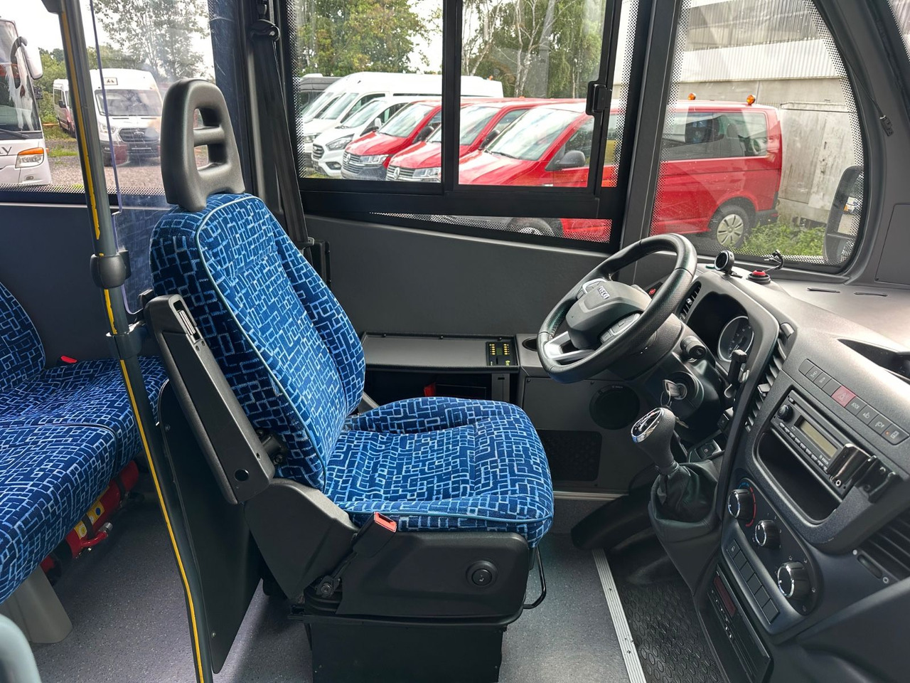 Iveco Rapido 70C18 (wenig Km*7.2t*33 Sitze) Rosero - صغيرة, ميكروباص: صور 4 Iveco Rapido 70C18 (wenig Km*7.2t*33 Sitze) Rosero - صغيرة, ميكروباص: صور 4