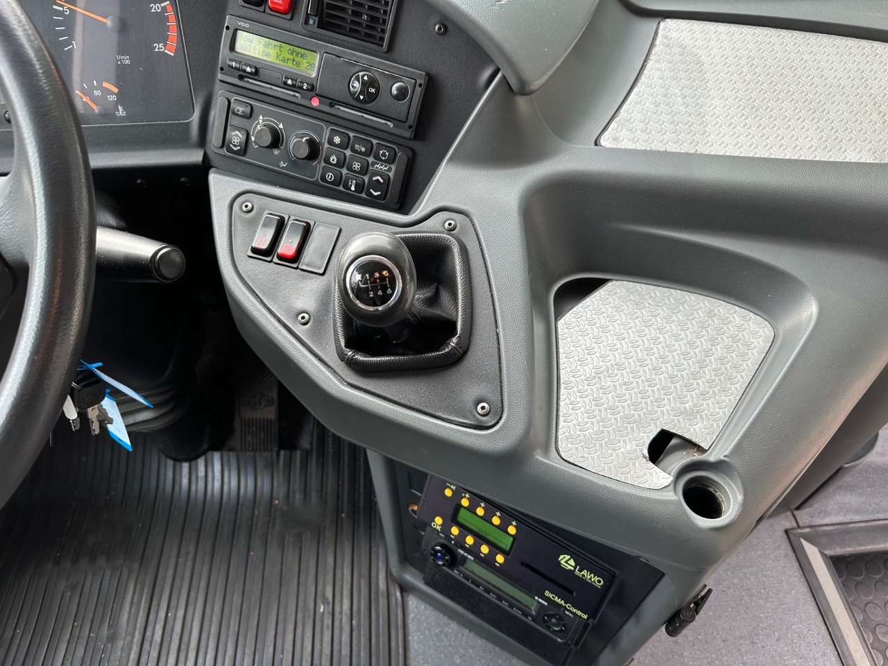 باص النقل بين المدن Mercedes-Benz O550 Integro (56 Sitze*Klima*Schalt): صور 17 باص النقل بين المدن Mercedes-Benz O550 Integro (56 Sitze*Klima*Schalt): صور 17