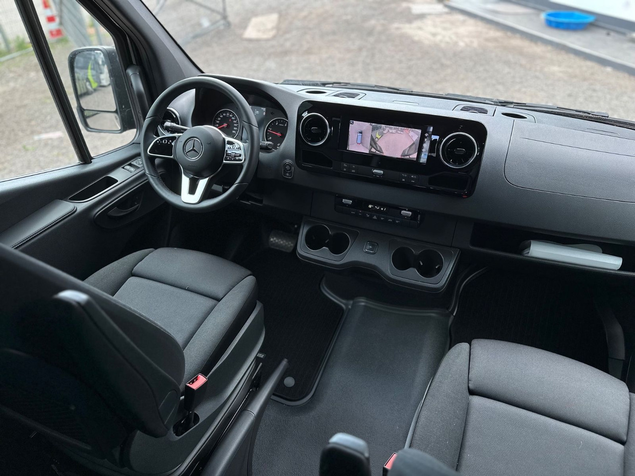 تأجير  Mercedes-Benz Sprinter 519 CDi 4x4 H+L 360° Cam.*Navi*253.4 Km Mercedes-Benz Sprinter 519 CDi 4x4 H+L 360° Cam.*Navi*253.4 Km: صور 10