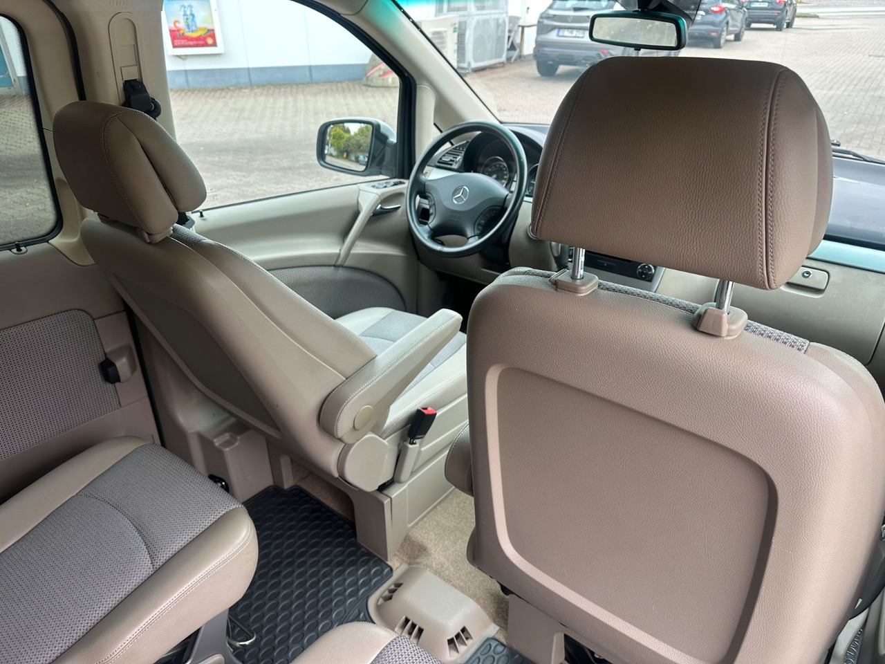 Mercedes-Benz Viano 2.2 CDI AMBIENTE extralang (Autom*133 tKm) - ميكروباص: صور 3 Mercedes-Benz Viano 2.2 CDI AMBIENTE extralang (Autom*133 tKm) - ميكروباص: صور 3