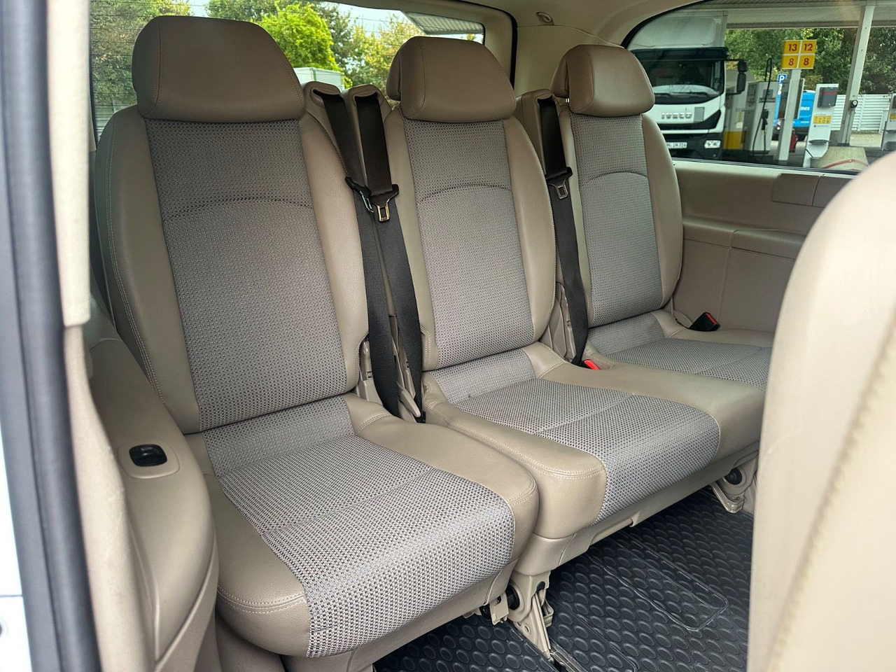 Mercedes-Benz Viano 2.2 CDI AMBIENTE extralang (Autom*133 tKm) - ميكروباص: صور 4 Mercedes-Benz Viano 2.2 CDI AMBIENTE extralang (Autom*133 tKm) - ميكروباص: صور 4