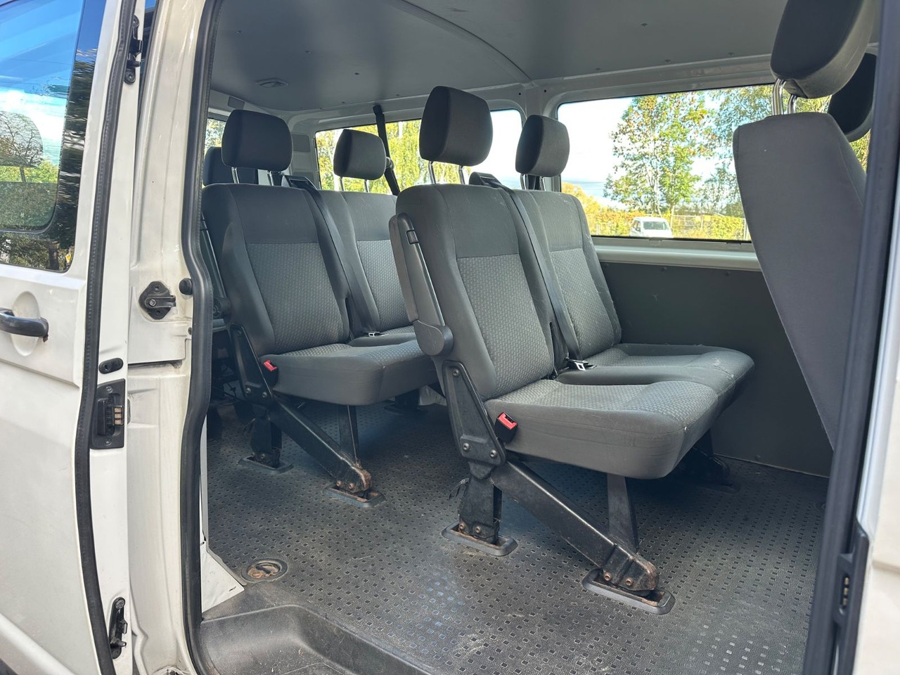 Volkswagen T5 Kombi - ميكروباص: صور 4 Volkswagen T5 Kombi - ميكروباص: صور 4