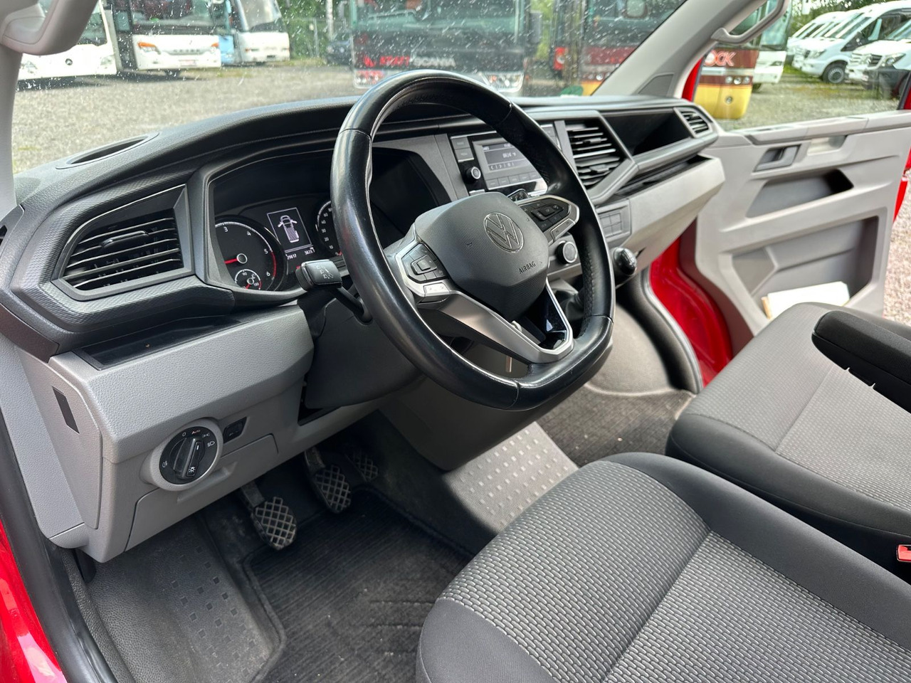 Volkswagen T6 Kombi (PDC Hi*ACC*StandHz*9 Sitzer*AC) - ميكروباص: صور 3 Volkswagen T6 Kombi (PDC Hi*ACC*StandHz*9 Sitzer*AC) - ميكروباص: صور 3