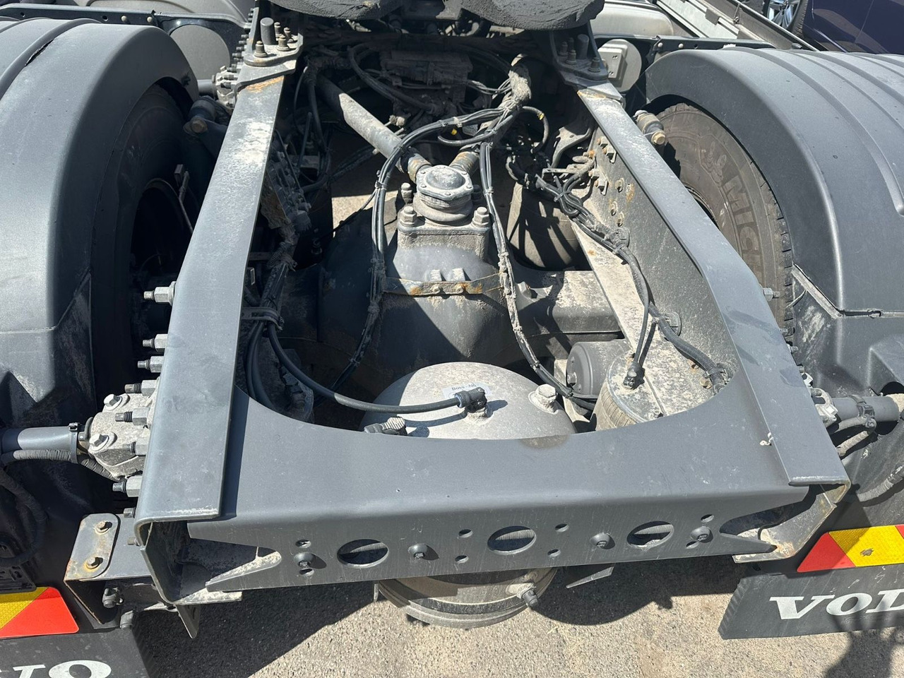 Volvo FH 460 Klima*4x2*Retarder - شاحنة جرار: صور 3 Volvo FH 460 Klima*4x2*Retarder - شاحنة جرار: صور 3